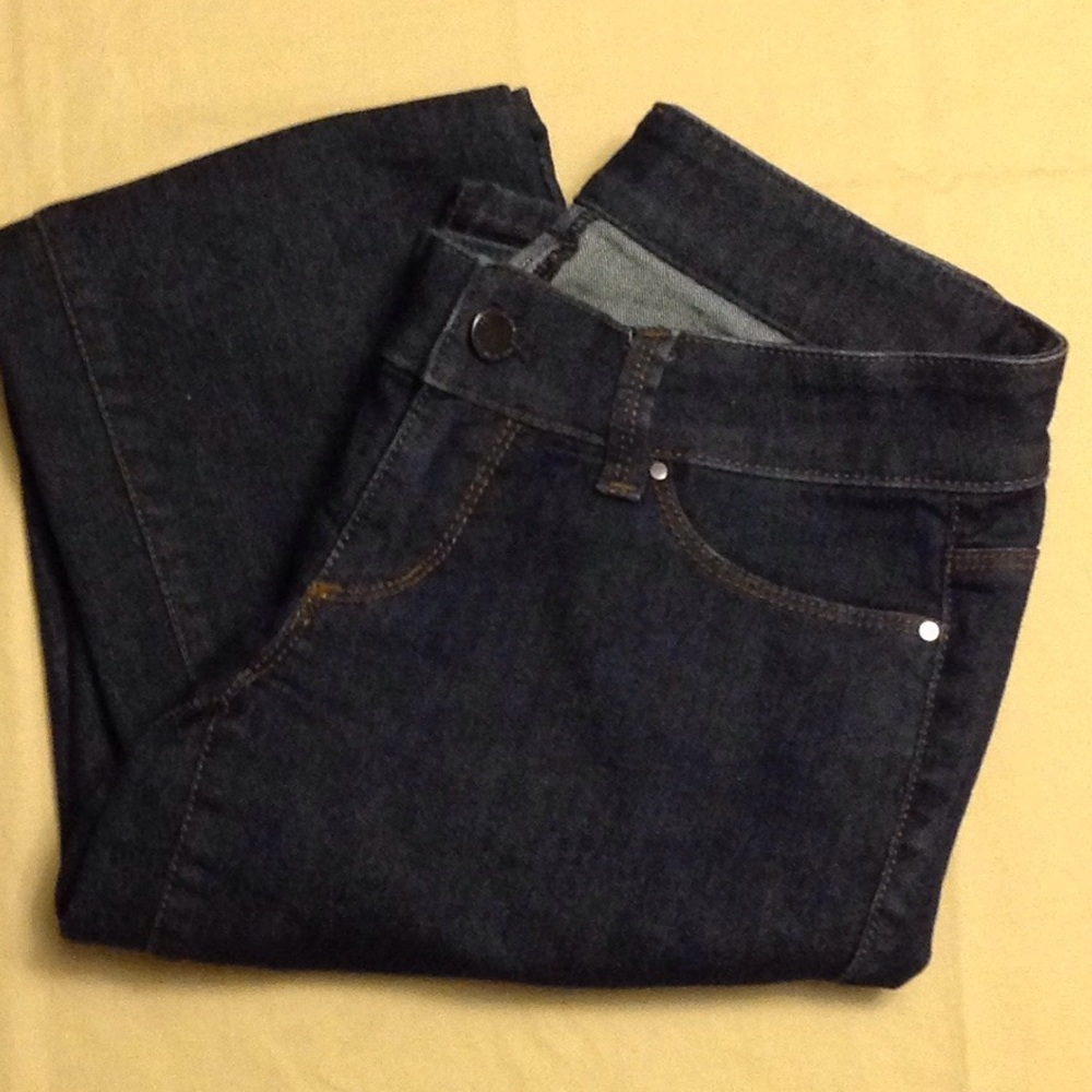 Modern Fit Ann Taylor Jeans - Picture 3 of 4
